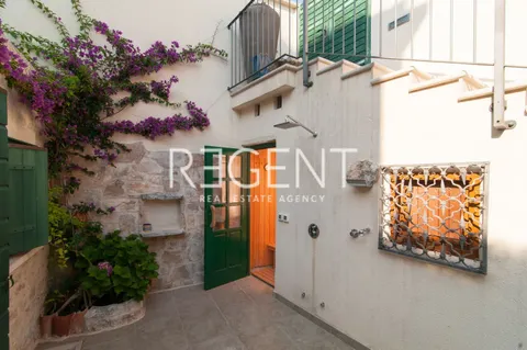 Brač, Mirca- kamena vila s pogledom na more, 300m2
