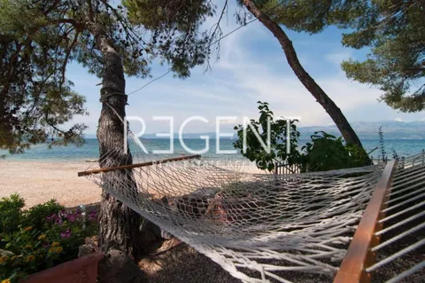 Brač, Mirca - Vila s bazenom uz more 330m2