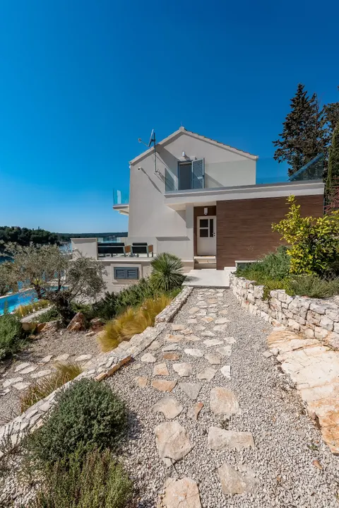 Brač, Milna - Moderna vila prvi red uz more, 264 m2
