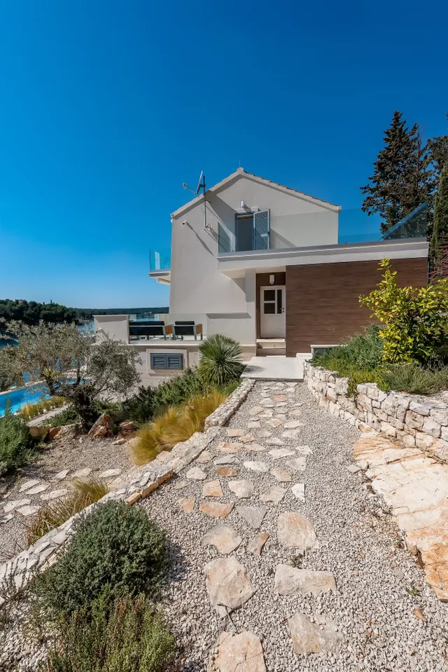 Brač, Milna - Moderna vila prvi red uz more, 264 m2