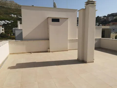 Split, Strožanac - Dvosoban stan s krovnom terasom i lođom 86,38 m²