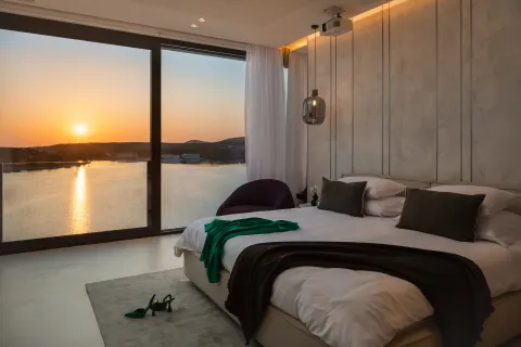Šibenik, Rogoznica – Moderna vila s panoramskim pogledom na more