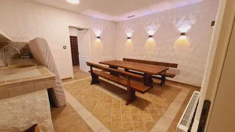 Zagreb, Remete - Vila s bazenom i dvorištem