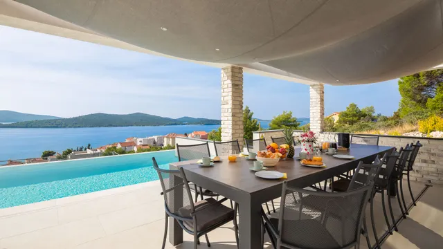 Šibenik, Žaborić - Moderna novoizgrađena vila s bazenom 380 m2
