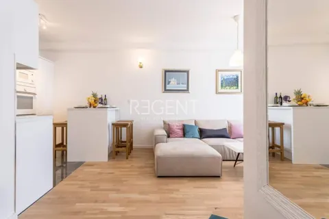 Split, Žnjan - Luksuzan dvosoban penthouse 70 m2 sa terasom