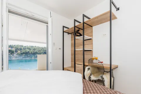 Brač, Milna - Moderna vila prvi red uz more, 264 m2