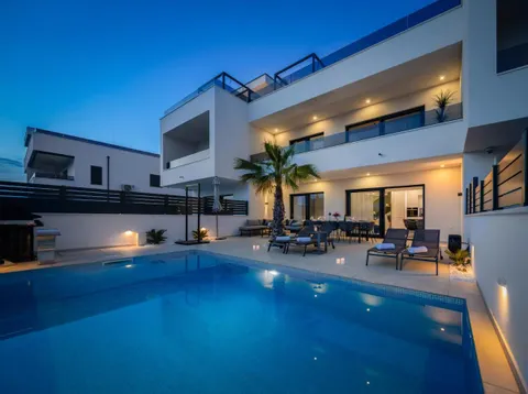 Šibenik, Vodice - Luksuzna vila na Jadranskoj obali