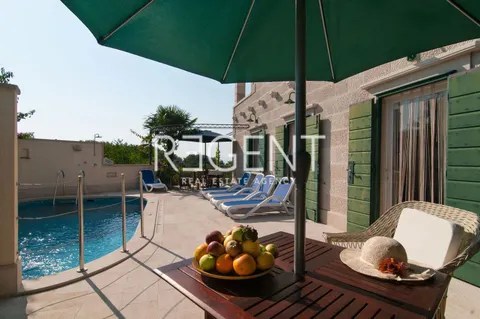 Brač, Mirca- kamena vila s pogledom na more, 300m2