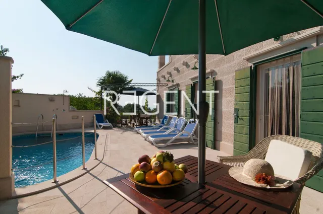 Brač, Mirca- kamena vila s pogledom na more, 300m2