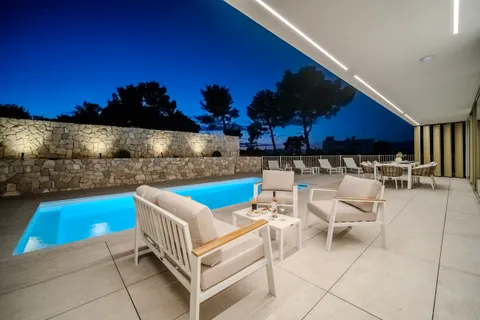 Brač, Sutivan - Predivna vila u blizini mora, 274m2