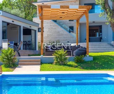Zadar, Posedarje - Vila prvi red uz more 300 m2