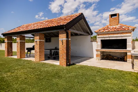 Zadar, Murvica – Prekrasna kamena vila s teniskim terenom na parceli 7800 m2