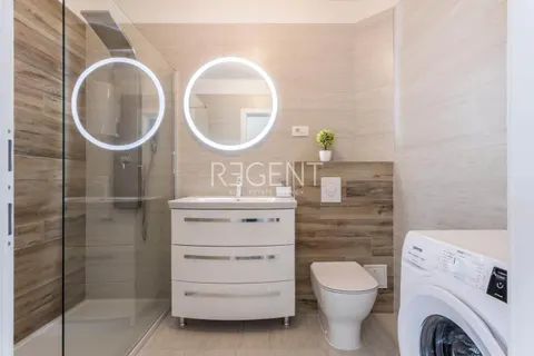 Split, Žnjan - Luksuzan dvosoban penthouse 70 m2 sa terasom