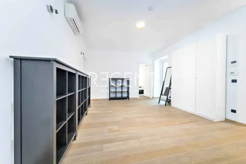 Zagreb, Centar - Luksuzan četverosoban penthouse s velikom terasom 225 m2