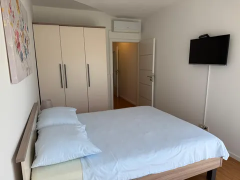Šibenik, Podsolarsko - Dvosoban stan s vrtom 91 m2