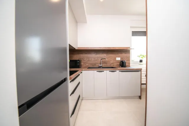 Zadar, Vrsi – trosobni apartmani s bazenom i pogledom na more