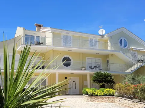 Zadar, Brodarica - Apartmanska kuća prvi red uz more