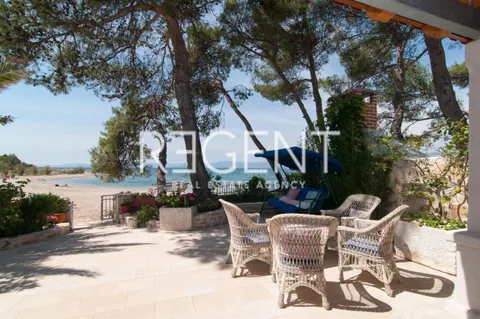 Brač, Mirca - Vila s bazenom uz more 330m2