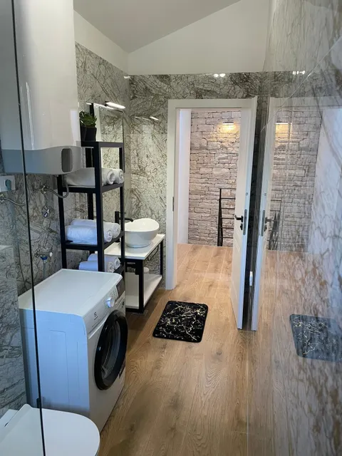 Zadar, Privlaka – Novoizgrađena kameno-moderna vila