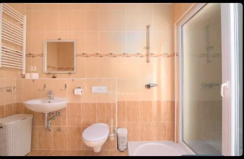 Trogir, Okrug Gornji - Trosoban stan s garažom i pogledom na more 123 m2