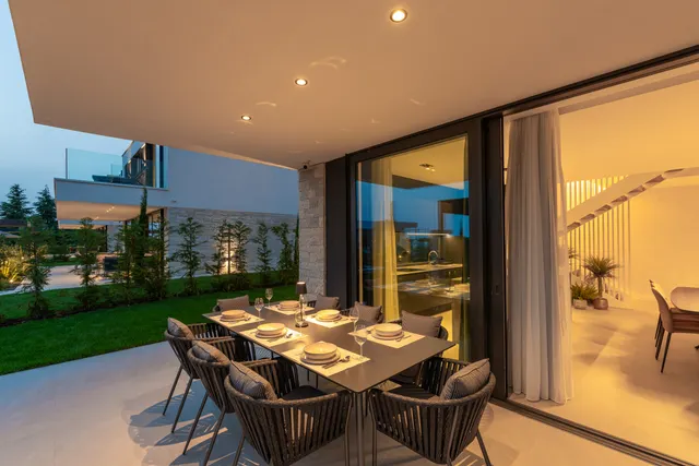 Istra, Poreč – Dizajnerska vila s pogledom na more 310 m2