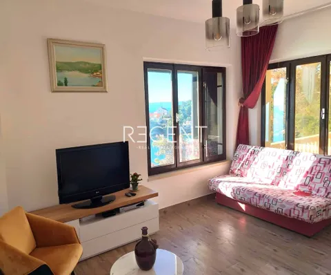Brač - Kamena kuća s pogledom na more
