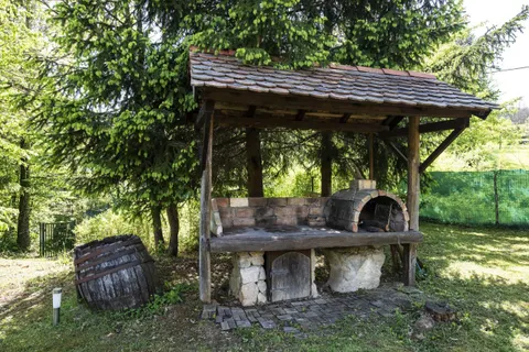 Mrežnica - Drvena kuća za odmor uz rijeku 100 m2, najam