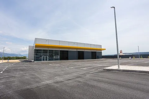 Trogir, Plano - Trgovačko-prodajno skladište 1600 m2