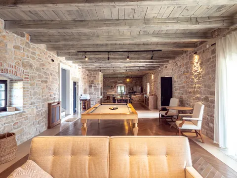 Zadar, Murvica – Prekrasna kamena vila s teniskim terenom na parceli 7800 m2
