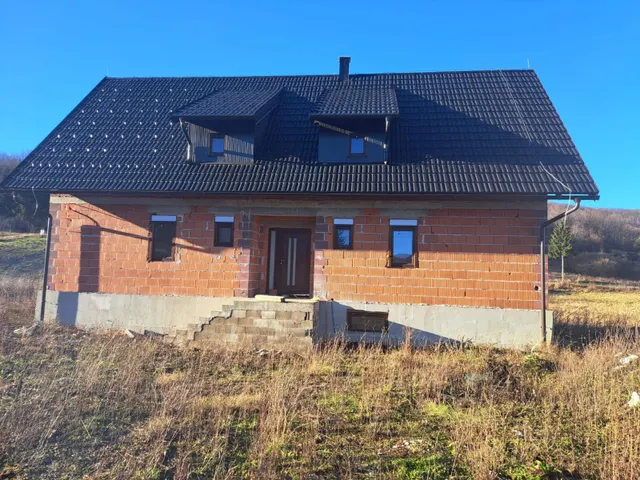 Plitvice, Jezerca - Zemljište s tri kuće visoki rou bau 3026 m2
