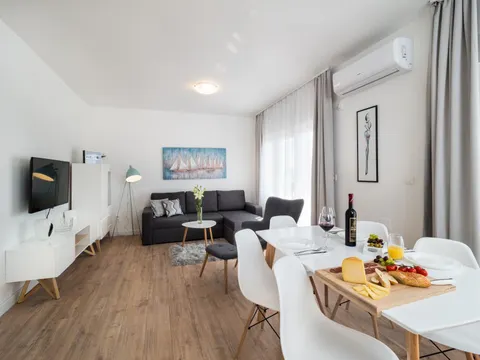 Trogir, centar - Jednosoban stan sa prekrasnim pogledom i loggiom 63 m2