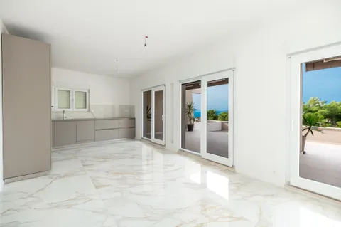 Split, Podstrana - Luksuzan trosoban stan sa pogledom na more, 125 m2