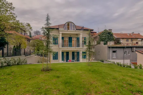 Zagreb, Britanski Trg - Luksuzan četverosoban stan s vrtom 198 m2