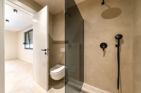Trogir - Nova moderna vila od 300m2 s bazenom i jacuzzijem