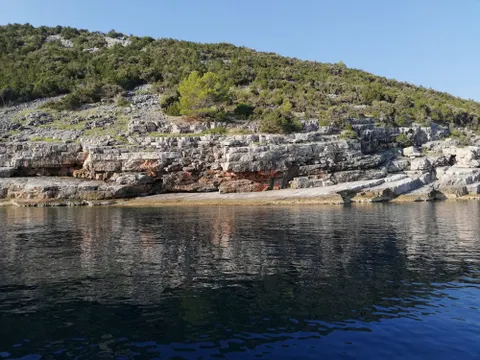 Hvar - Atraktivno zemljište uz more 74765 m2