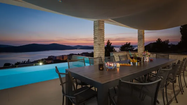 Šibenik, Žaborić - Moderna novoizgrađena vila s bazenom 380 m2