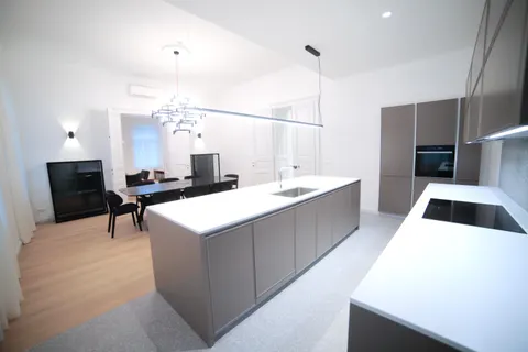 Zagreb, Centar - Moderan peterosoban stan 190 m2