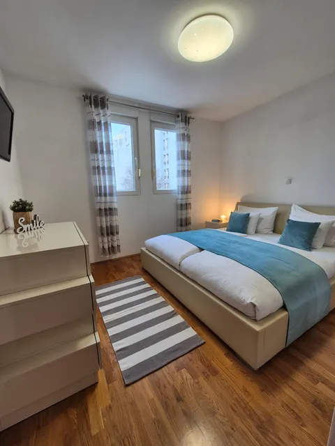 Split, Žnjan - Dvosoban stan s lođom i pogledom na more 57 m²