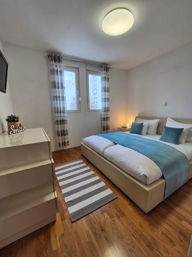 Split, Žnjan - Dvosoban stan s lođom i pogledom na more 57 m²