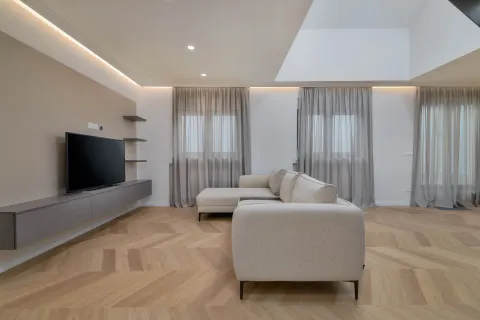 Zagreb, Centar – Luksuzan dvoetažan penthouse 144 m² za Najam
