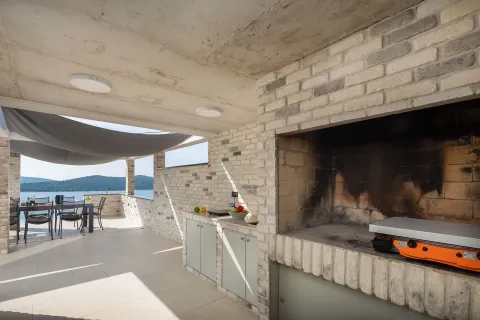 Šibenik, Žaborić - Moderna novoizgrađena vila s bazenom 380 m2