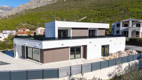 Split, Strožanac - Moderna vila s pogledom na more, bazenom i pomoćnim objektom 50 m2