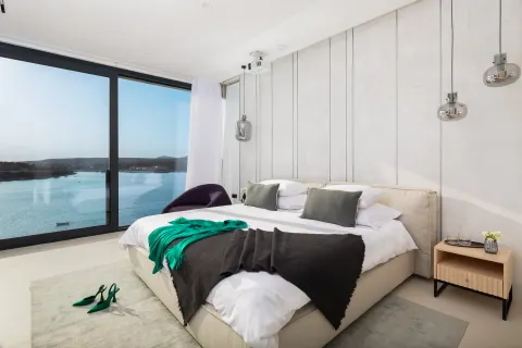 Šibenik, Rogoznica – Moderna vila s panoramskim pogledom na more