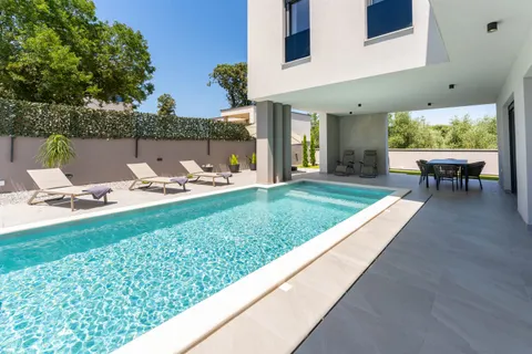 Istra, Pula - Luksuzna vila 250 m2 s pogledom na Brijune