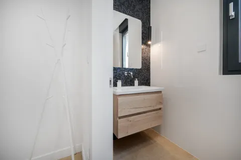 Split, Kaštel Lukšić - Moderan dvosoban stan 80 m2 DUGOROČAN NAJAM