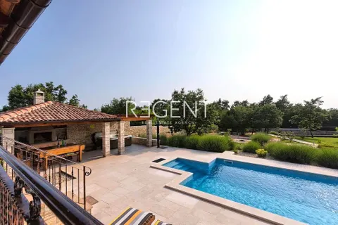 Istra, Pula – Prekrasan obiteljski dom 294 m2