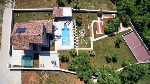 Istra, Pula – Prekrasan obiteljski dom 294 m2