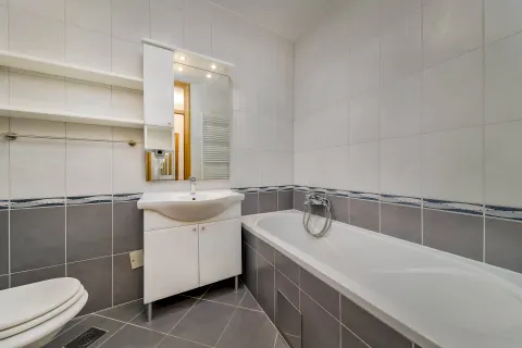 Zagreb, Remete – Prostran četverosoban stan s vrtom, 160 m²