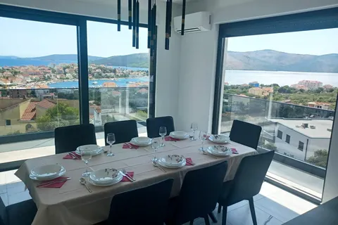 Trogir - Novoizgrađena vila s pogledom na more
