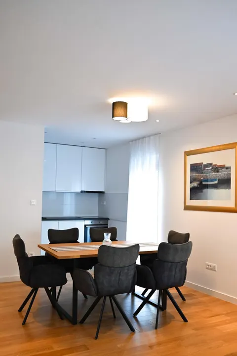 Podstrana, Strožanac - Dvosoban stan s vrtom 71 m2 dugoročno